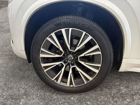 Used 2020 Volvo XC90 T6 Momentum image 12
