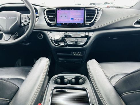 Used 2023 Chrysler Pacifica Touring-L w/ S Appearance Package image 25