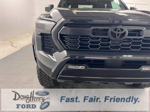 Used 2024 Toyota Tacoma TRD Off-Road image 9