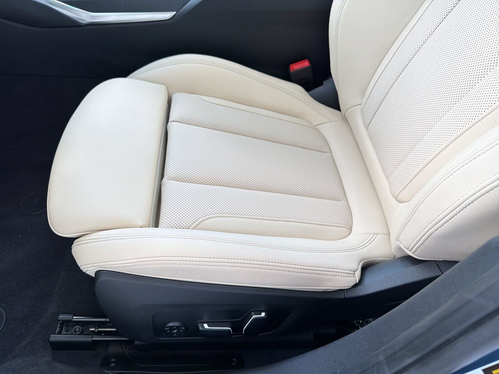 Used 2026 BMW 330i Sedan w/ Premium Package RWD image 14