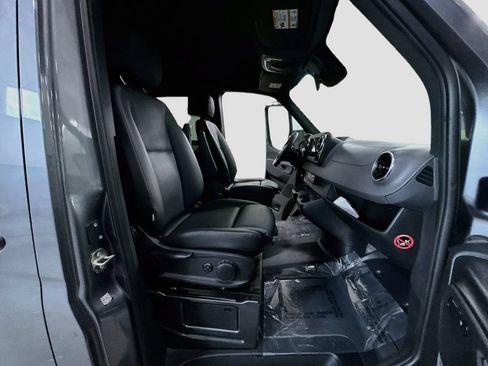 Used 2024 Mercedes-Benz Sprinter 2500 image 34