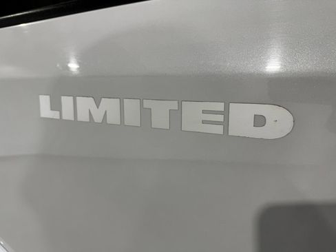 Used 2022 RAM 1500 Limited w/ Body-Colour Bumper Group AWD/4WD image 34