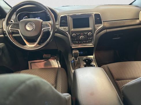 Used 2018 Jeep Grand Cherokee Laredo AWD/4WD image 11