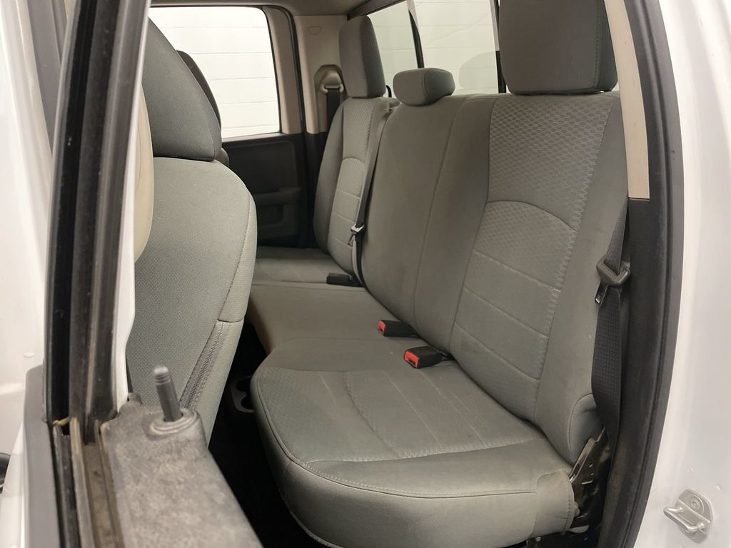 Used 2015 RAM 1500 Classic SLT AWD/4WD image 16