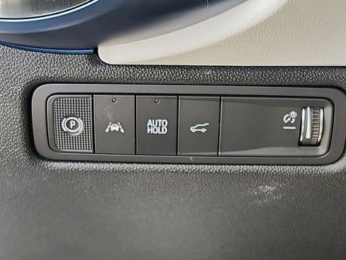 Certified 2025 Chevrolet Equinox EV LT image 25