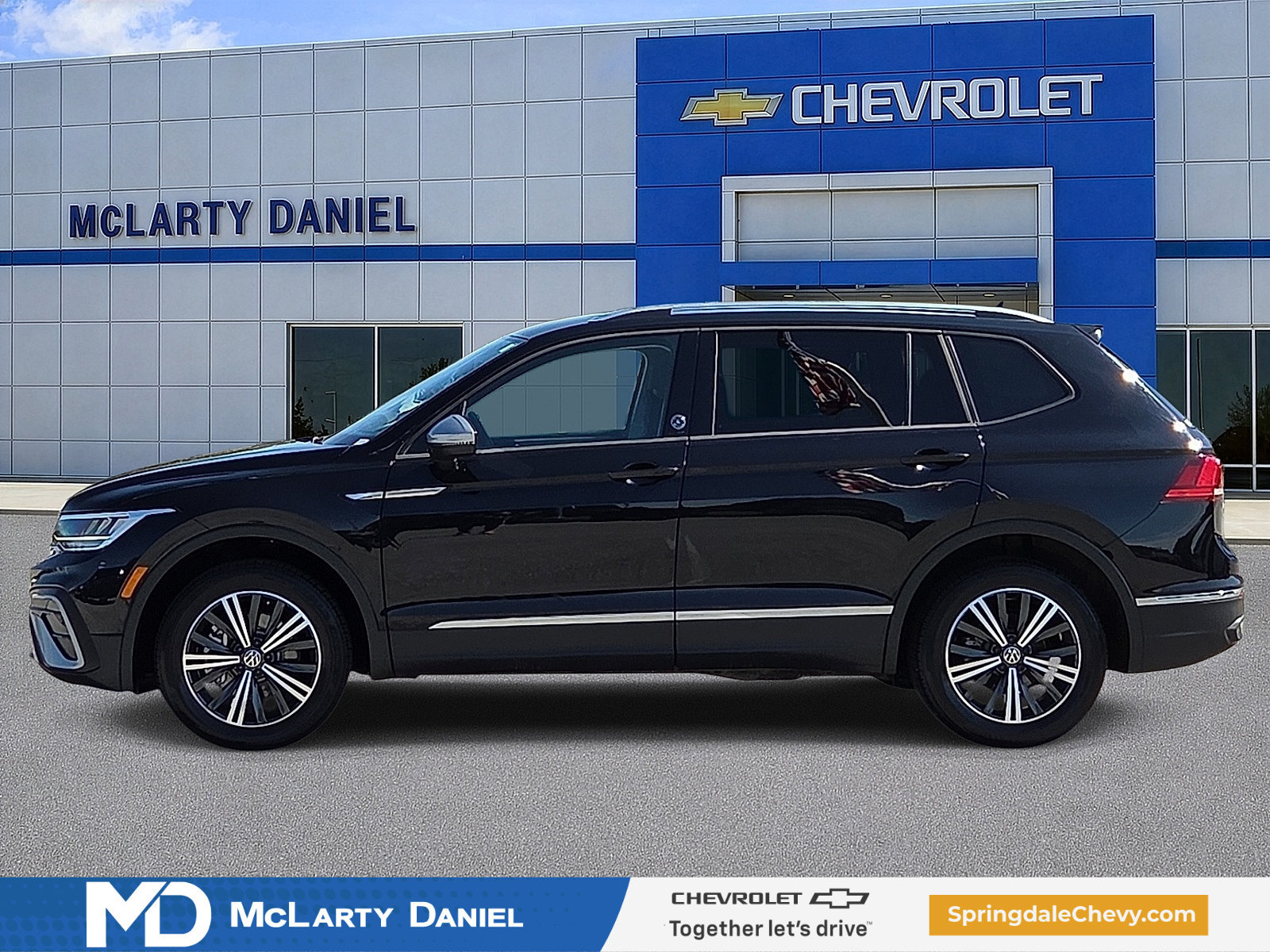 Used 2024 Volkswagen Tiguan Wolfsburg Edition AWD/4WD image 3