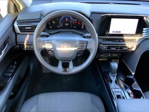 Used 2025 Toyota Camry LE image 6