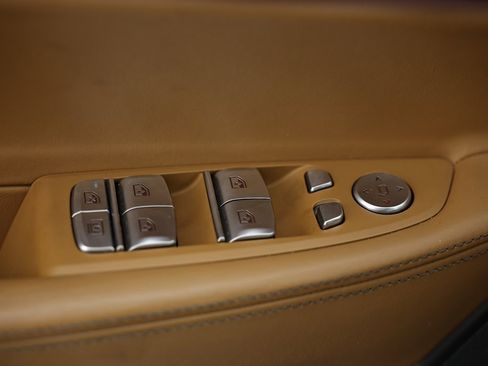 Used 2022 BMW 740i w/ M Sport Package image 17