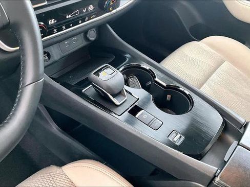 Certified 2025 Nissan Rogue SV image 16