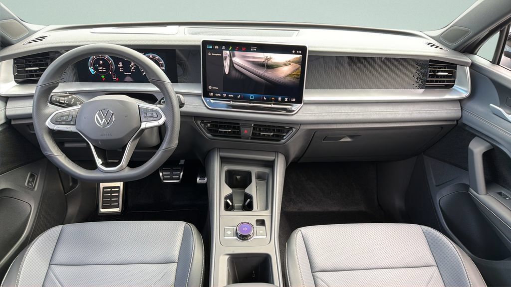 New 2026 Volkswagen Tiguan SE R-Line FWD image 11