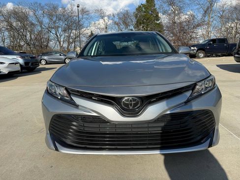 Used 2019 Toyota Camry LE image 2