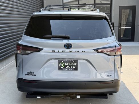 Used 2025 Toyota Sienna XLE Woodland Edition AWD/4WD image 12