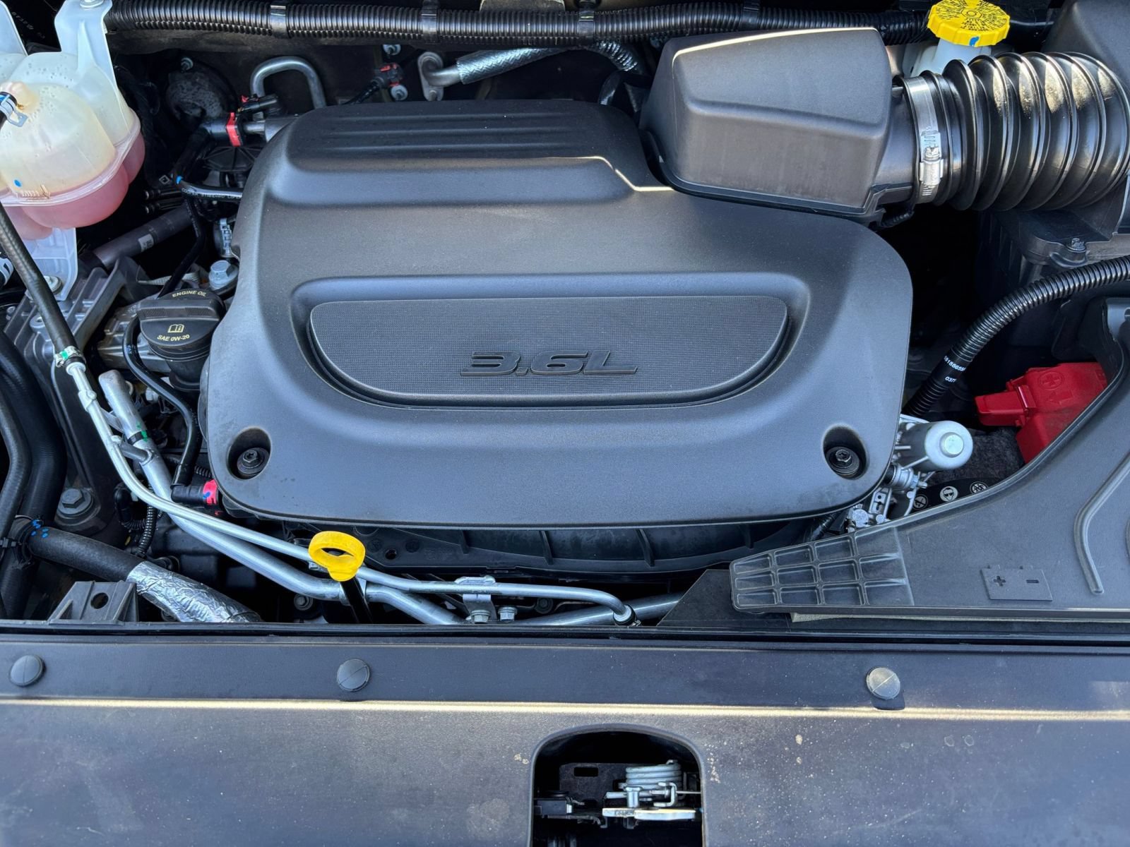 Used 2025 Chrysler Pacifica Limited FWD image 36