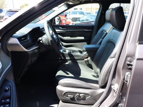 New 2026 Jeep Grand Cherokee L 4WD image 13