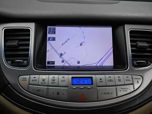 Used 2011 Hyundai Genesis 4.6 image 18