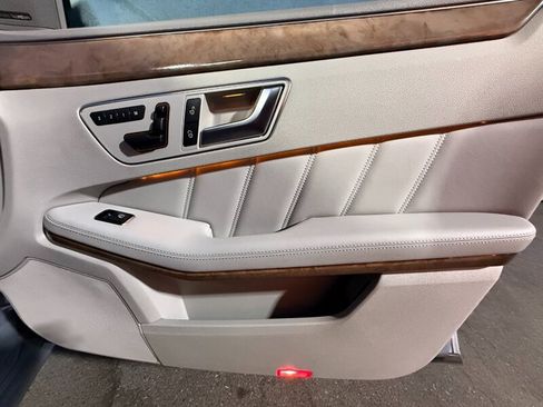 Used 2013 Mercedes-Benz E 350 4MATIC Sedan image 26