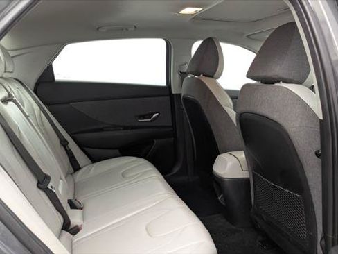 Used 2025 Hyundai Elantra Limited FWD image 18