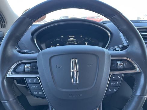 Used 2019 Lincoln Nautilus Select image 15