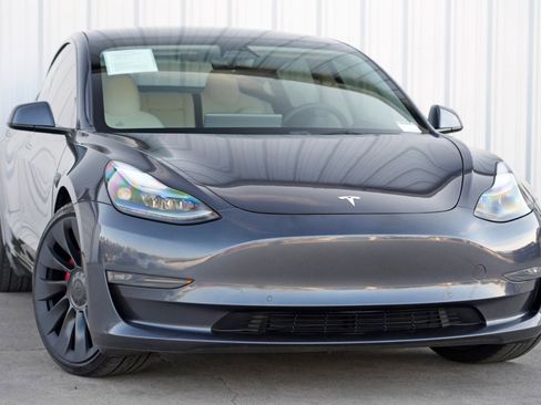 Used 2022 Tesla Model 3 Performance image 4