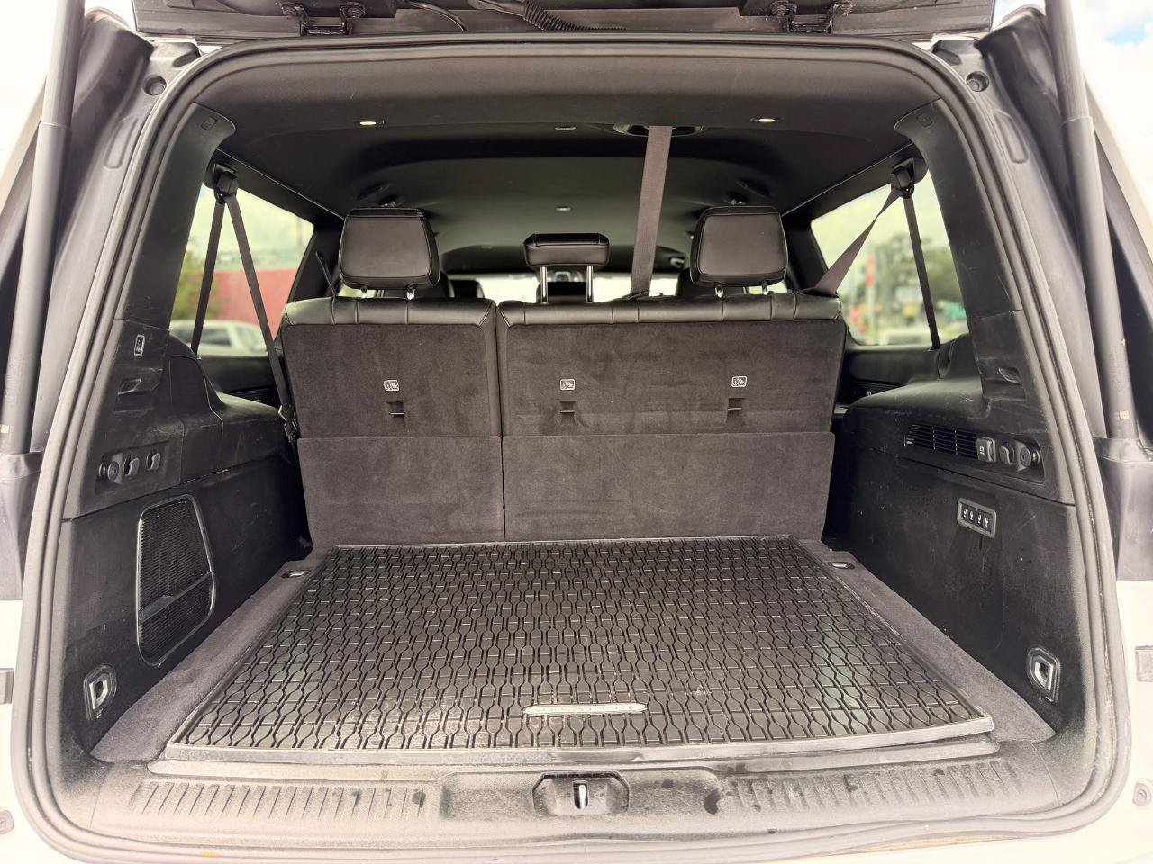 Used 2024 Jeep Wagoneer L Series II w/ Flexible Seating Group RWD image 9