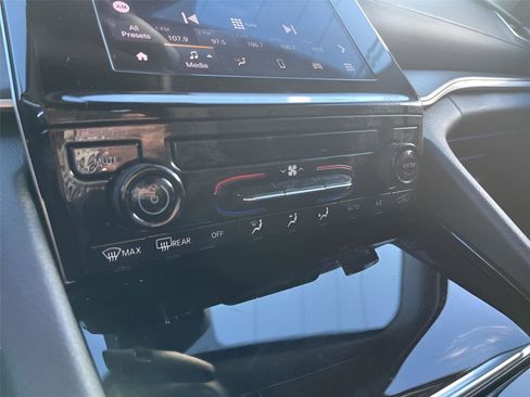 Used 2023 Jeep Grand Cherokee L Laredo image 18