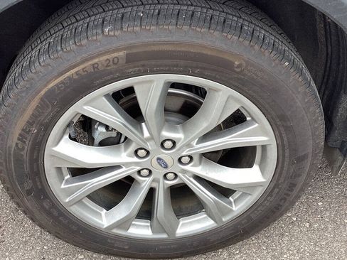 Used 2021 Ford Explorer Limited w/ Equipment Group 301A AWD/4WD image 10