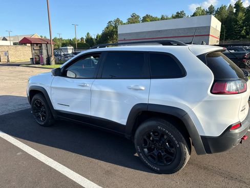 Used 2021 Jeep Cherokee Trailhawk w/ Sun, Sound & Nav Group AWD/4WD image 5