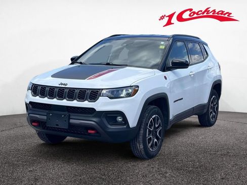 Used 2024 Jeep Compass Trailhawk AWD/4WD image 11