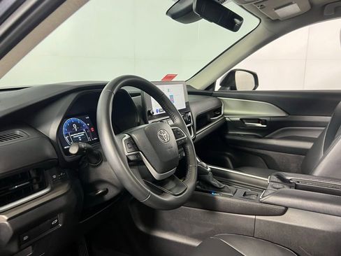 Used 2025 Toyota Grand Highlander AWD image 22