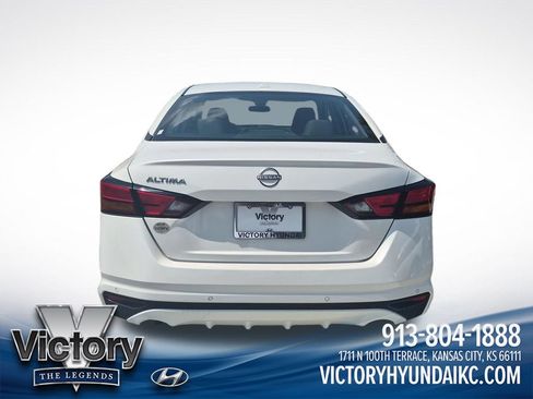 Used 2025 Nissan Altima 2.5 SV FWD image 4