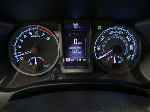 Used 2020 Toyota Tacoma TRD Off-Road w/ Technology Package AWD/4WD image 25