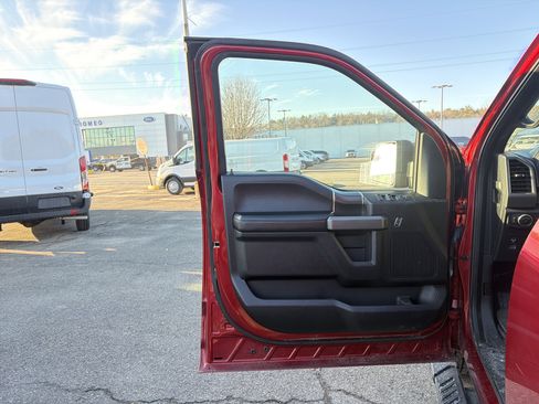 Used 2018 Ford F150 XLT w/ Equipment Group 302A Luxury image 11