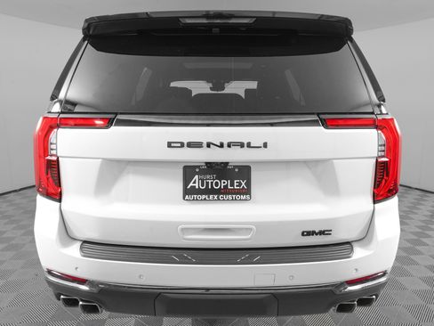 Used 2026 GMC Yukon Denali Ultimate AWD/4WD image 7