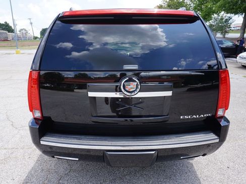 Used 2013 Cadillac Escalade Premium image 7