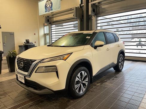 Used 2023 Nissan Rogue SV w/ SV Premium Package AWD/4WD image 3