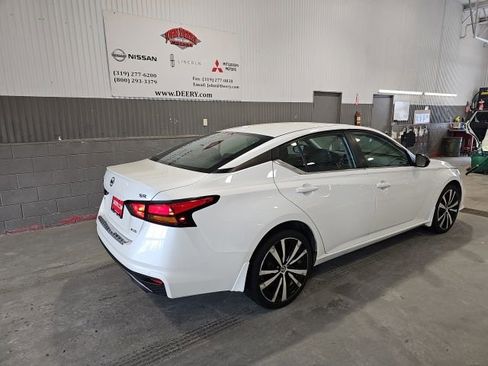 Used 2020 Nissan Altima 2.5 SR w/ Premium Package image 3