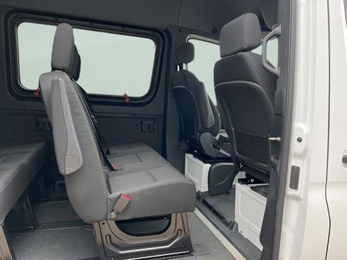 Used 2025 Mercedes-Benz Sprinter 2500 image 9