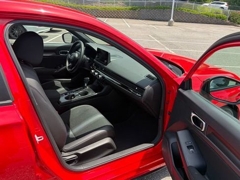 Used 2025 Honda Civic Sport image 25