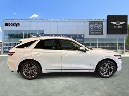 Used 2023 Genesis GV70 2.5T w/ Select Package AWD/4WD image 2