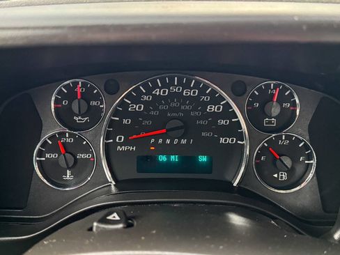 Used 2017 Chevrolet Express 2500 image 24