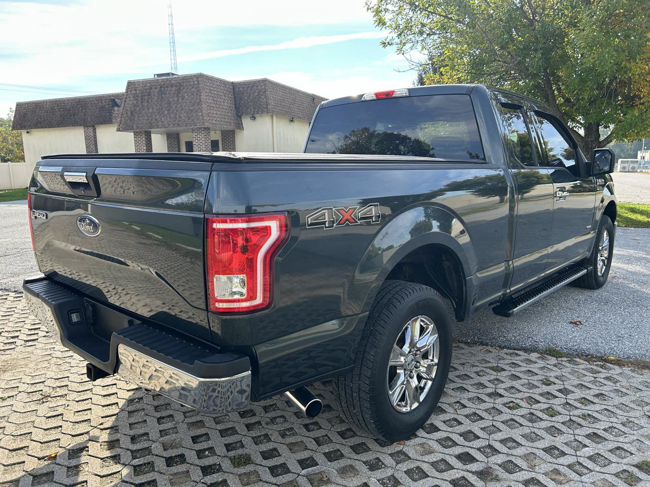 Used 2015 Ford F150 XLT w/ Equipment Group 301A Mid AWD/4WD image 5