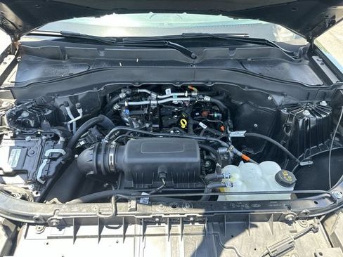 Used 2024 Ford Explorer XLT w/ Equipment Group 202A AWD/4WD image 19