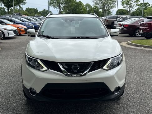 Used 2017 Nissan Rogue Sport SL w/ SL Premium Package FWD image 2