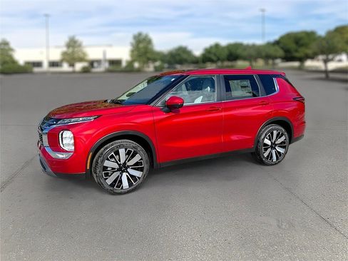 New 2025 Mitsubishi Outlander SE image 3
