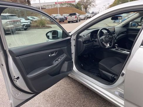 Used 2023 Nissan Sentra SV w/ All-Weather Package image 4