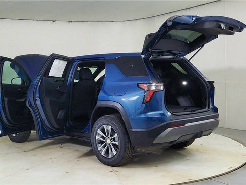 Used 2026 Chevrolet Equinox LT image 11