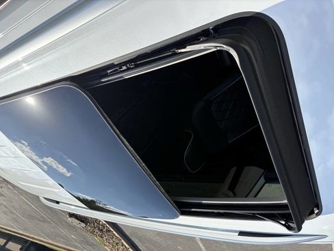 Used 2024 Volkswagen Atlas SEL Premium R-Line image 17