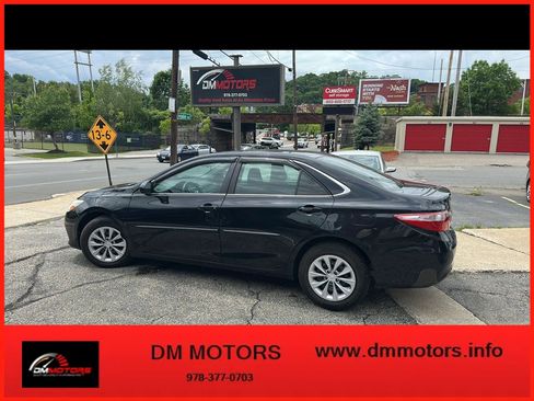 Used 2015 Toyota Camry LE FWD image 1
