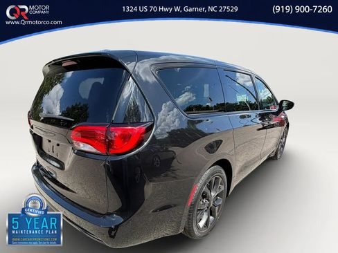 Used 2019 Chrysler Pacifica Touring Plus w/ S Appearance Package FWD image 3