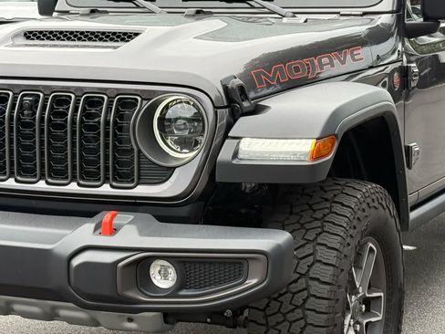Used 2025 Jeep Gladiator Mojave w/ Convenience Group AWD/4WD image 10